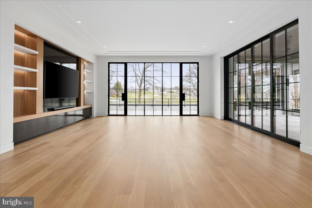 Arlington, Virginia, 22207, United States, 6 Bedrooms Bedrooms, ,9 BathroomsBathrooms,Residential,Active,1972156