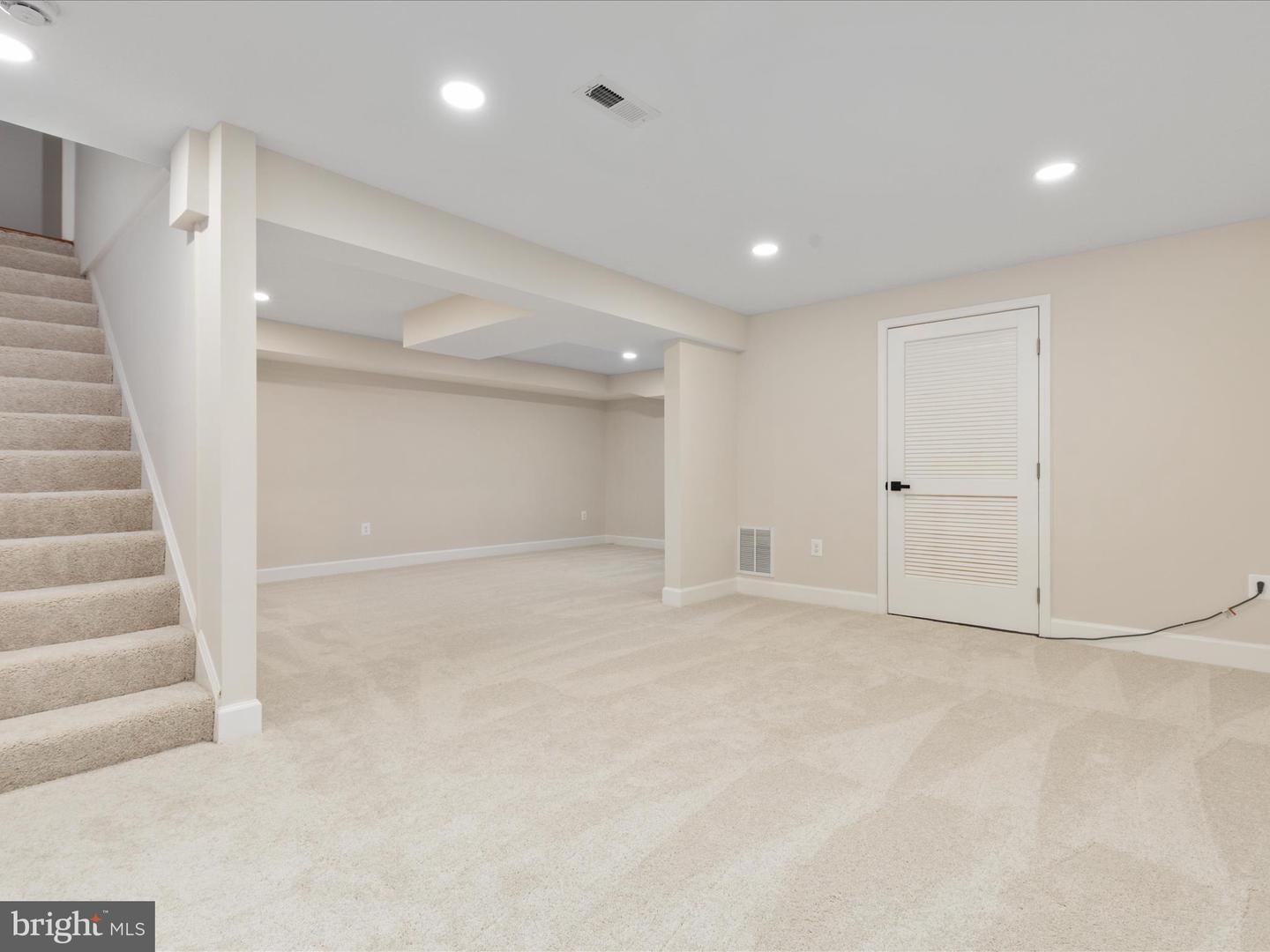 Clifton, Virginia, 20124, United States, 5 Bedrooms Bedrooms, ,5 BathroomsBathrooms,Residential,Active,1998598