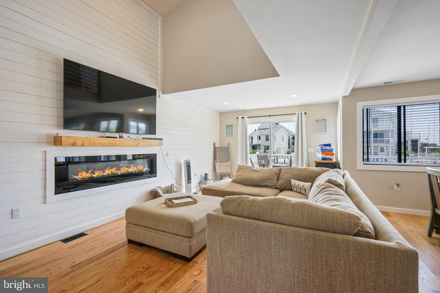 Manahawkin, New Jersey, 08050, United States, 4 Bedrooms Bedrooms, ,3 BathroomsBathrooms,Residential,Active,1885030