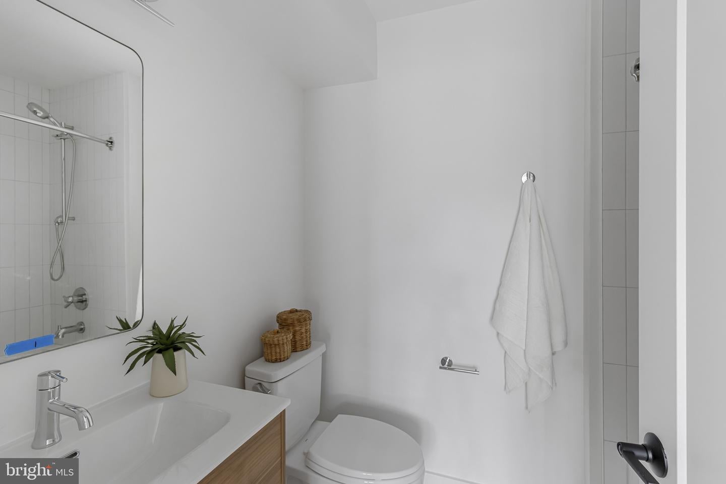 Arlington, Virginia, 22201, United States, 4 Bedrooms Bedrooms, ,5 BathroomsBathrooms,Residential,Active,1943821
