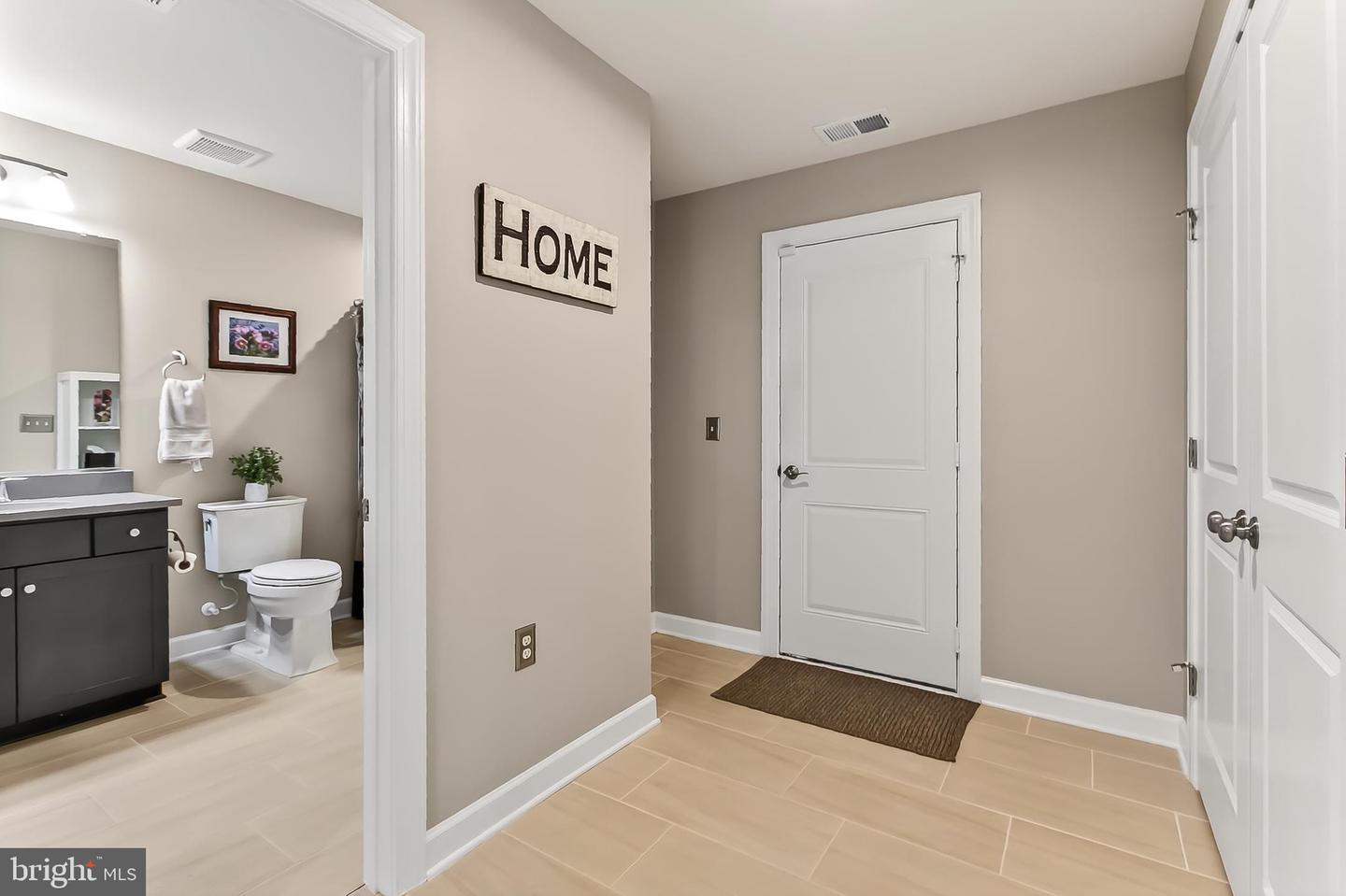 Fairfax, Virginia, 22033, United States, 4 Bedrooms Bedrooms, ,5 BathroomsBathrooms,Residential,Active,1992238