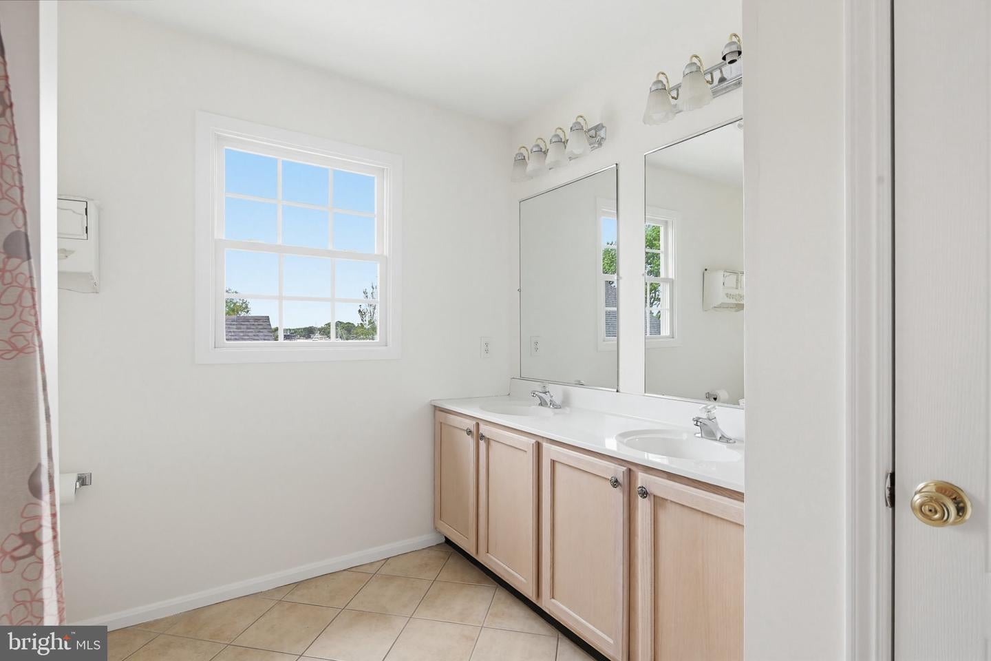 Edgewater, Maryland, 21037, United States, 3 Bedrooms Bedrooms, ,3 BathroomsBathrooms,Residential,Active,2028218