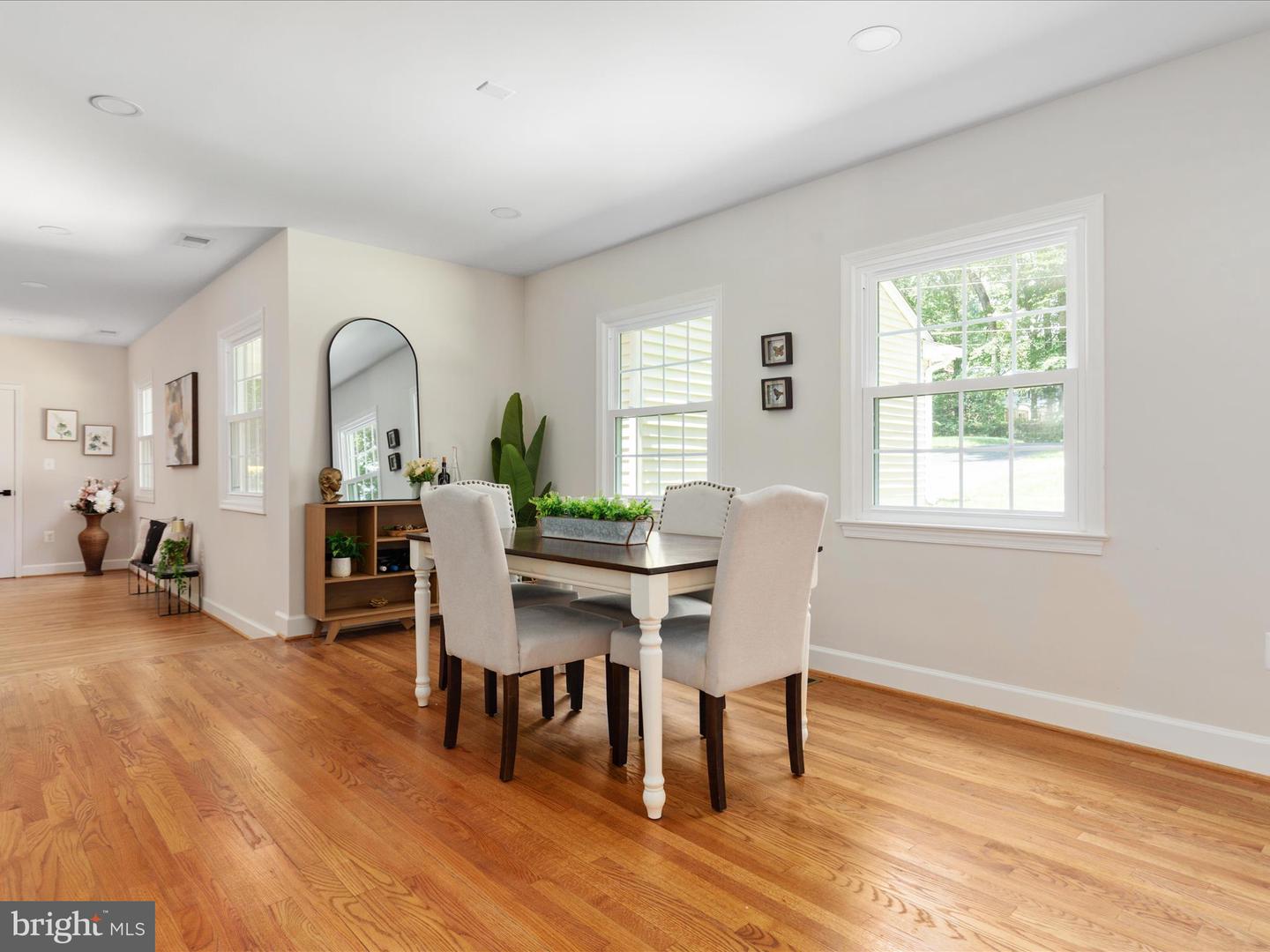 Clifton, Virginia, 20124, United States, 5 Bedrooms Bedrooms, ,5 BathroomsBathrooms,Residential,Active,1998598