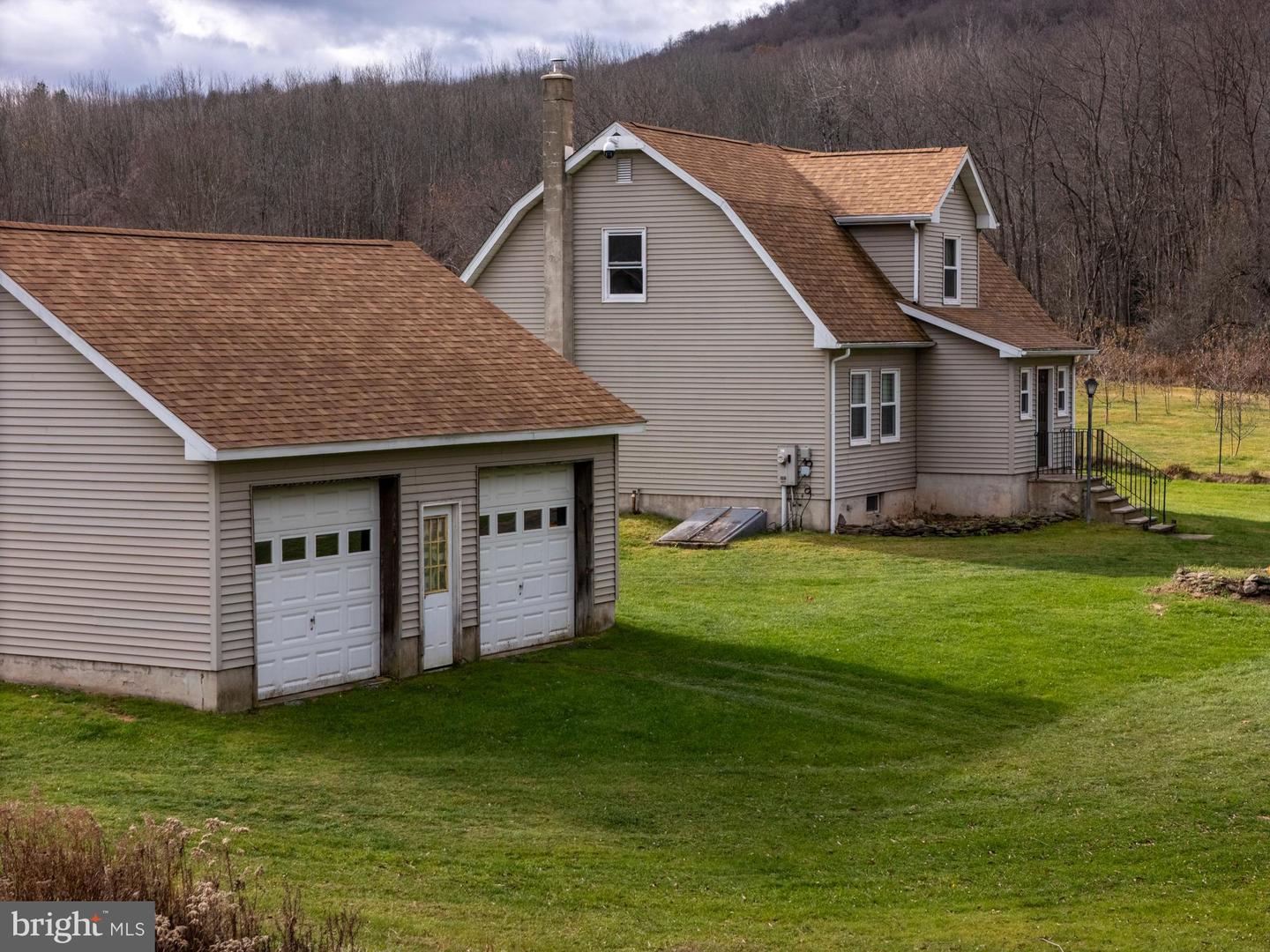 Waymart, Pennsylvania, 18472, United States, 4 Bedrooms Bedrooms, ,2 BathroomsBathrooms,Residential,Active,2007156