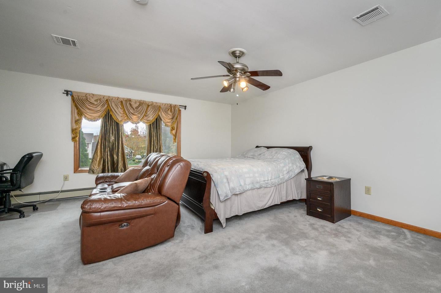 Monmouth Junction, New Jersey, 08852, United States, 5 Bedrooms Bedrooms, ,5 BathroomsBathrooms,Residential,Active,1987239