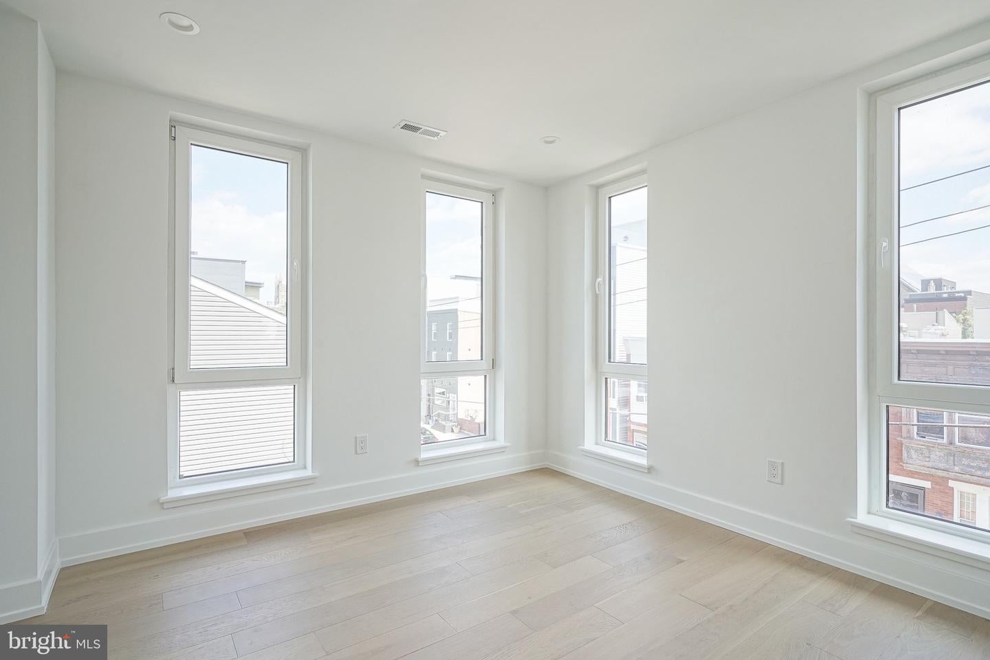 Philadelphia, Pennsylvania, 19125, United States, 4 Bedrooms Bedrooms, ,5 BathroomsBathrooms,Residential,Active,2045558