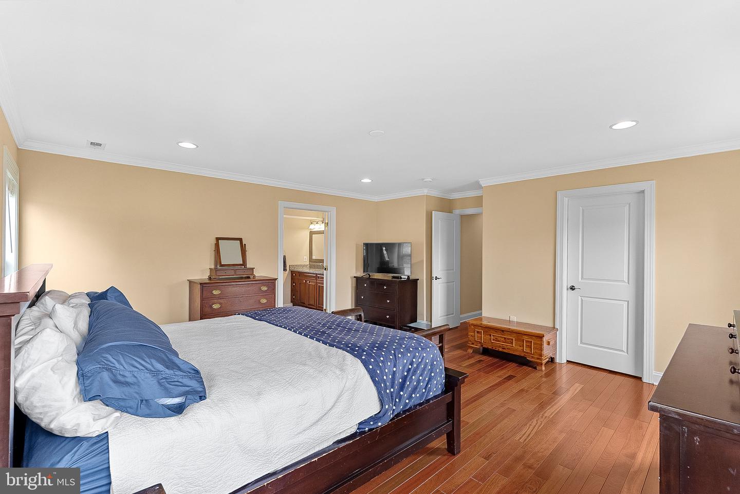 Annandale, Virginia, 22003, United States, 4 Bedrooms Bedrooms, ,4 BathroomsBathrooms,Residential,Active,2044601
