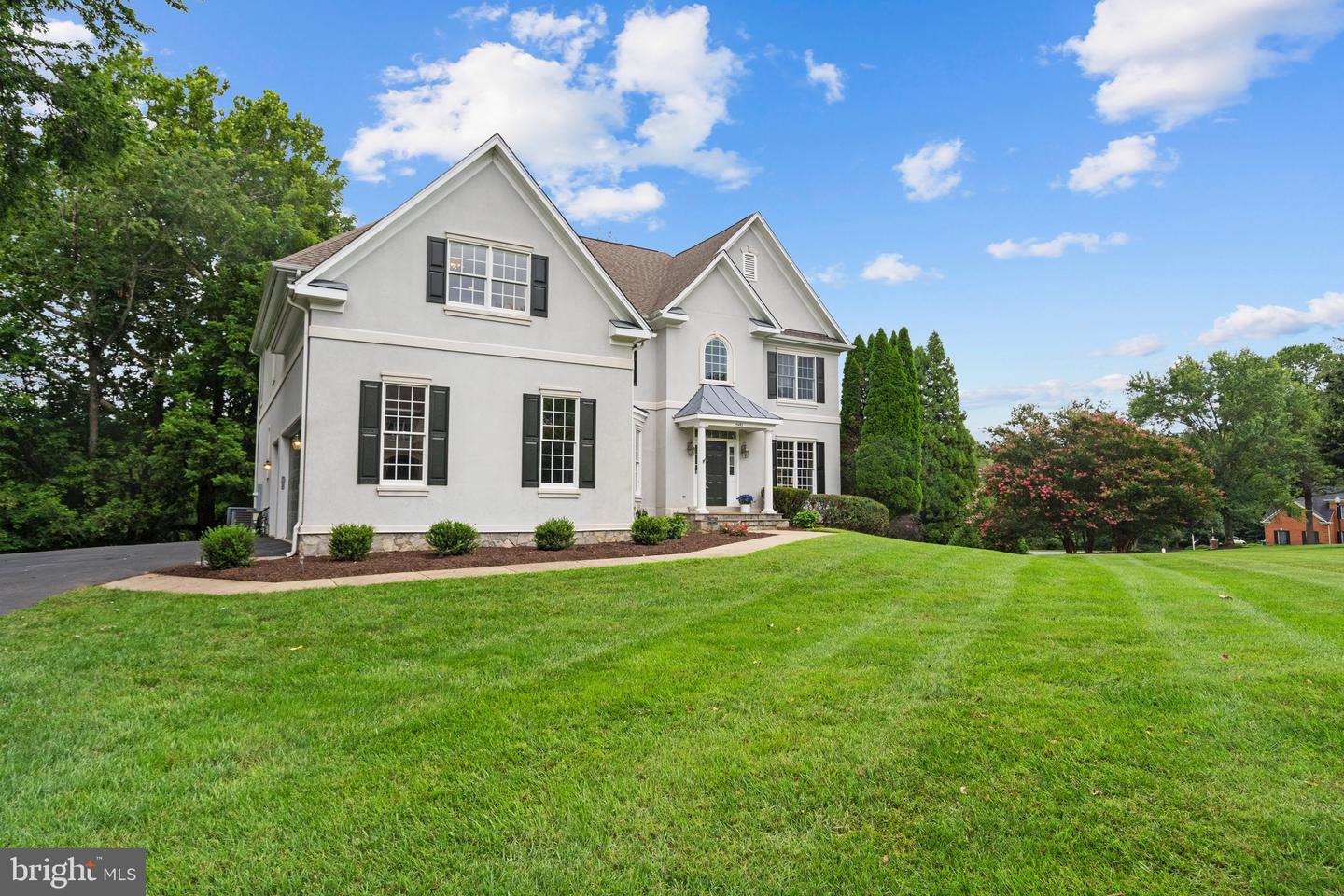 Oakton, Virginia, 22124, United States, 5 Bedrooms Bedrooms, ,5 BathroomsBathrooms,Residential,Active,1926902