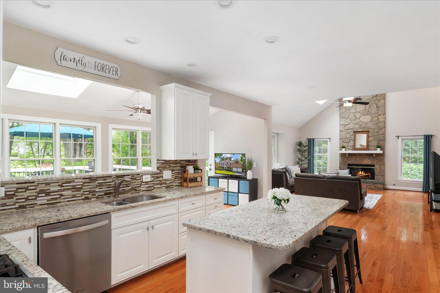 Haymarket, Virginia, 20169, United States, 5 Bedrooms Bedrooms, ,5 BathroomsBathrooms,Residential,Pending,2045778