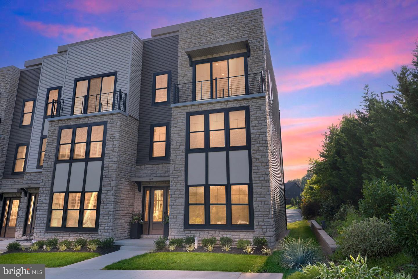 Newtown Square, Pennsylvania, 19073, United States, 3 Bedrooms Bedrooms, ,4 BathroomsBathrooms,Residential,Active,1913954