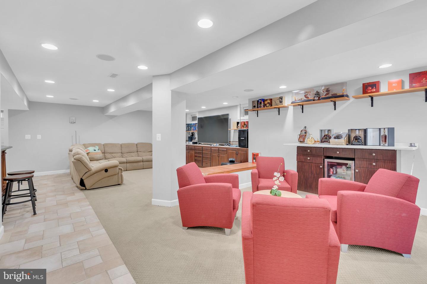 Manassas, Virginia, 20112, United States, 6 Bedrooms Bedrooms, ,5 BathroomsBathrooms,Residential,Active,2052030