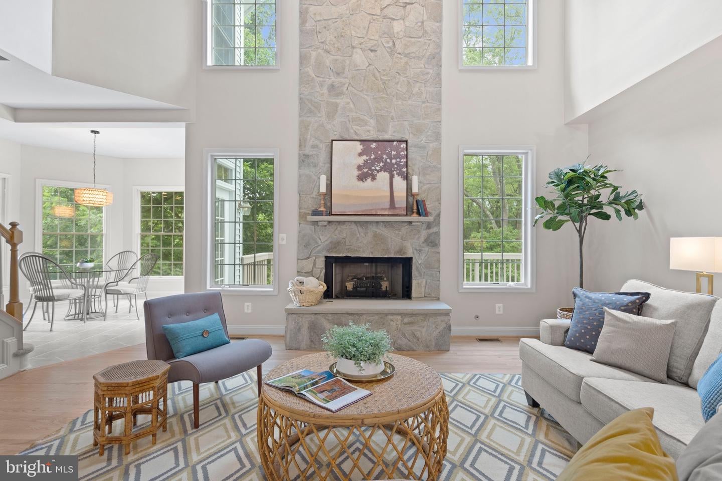 Oakton, Virginia, 22124, United States, 5 Bedrooms Bedrooms, ,5 BathroomsBathrooms,Residential,Active,1926902