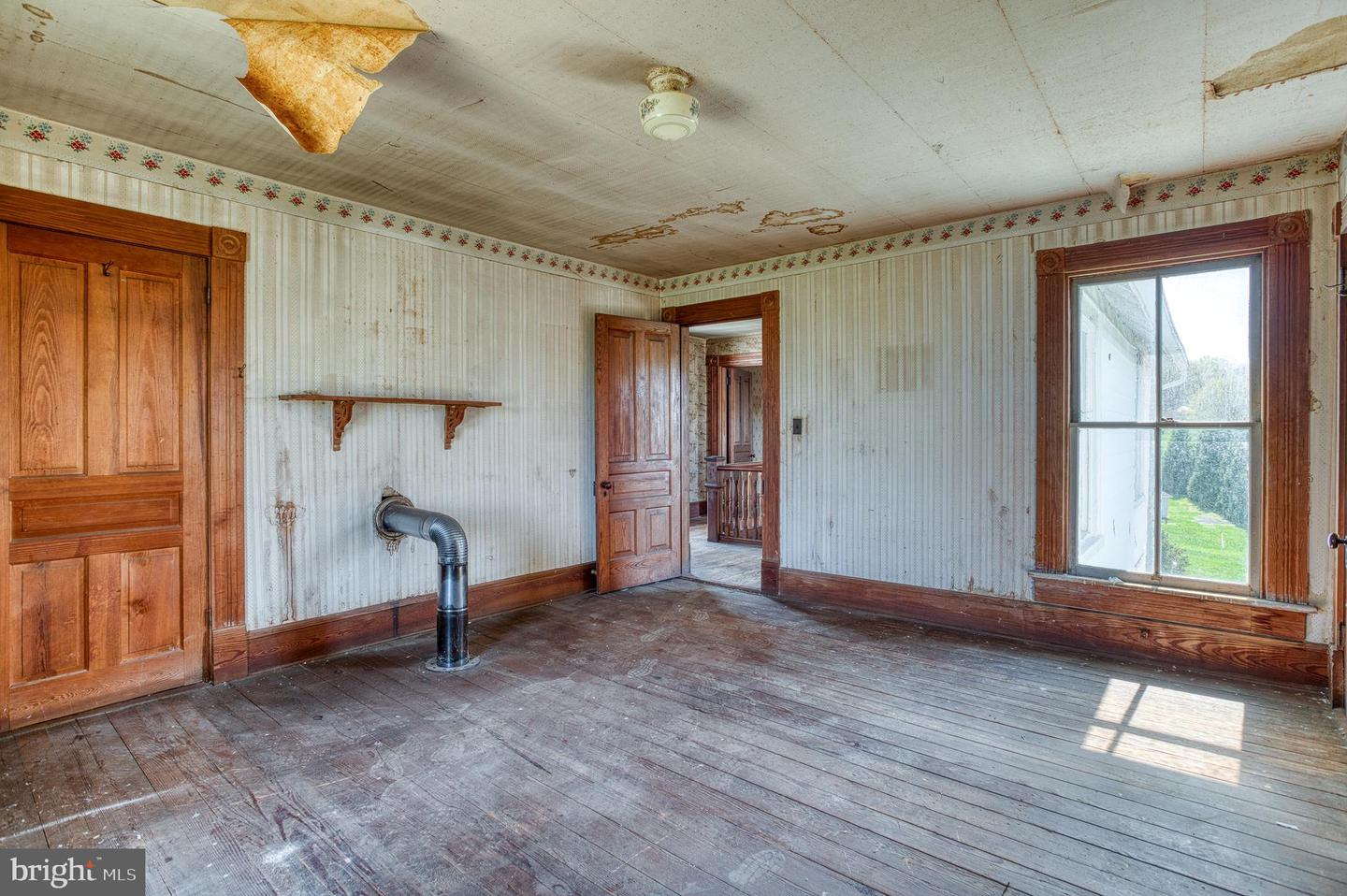 Culpeper, Virginia, 22701, United States, 4 Bedrooms Bedrooms, ,1 BathroomBathrooms,Residential,Active,1799358