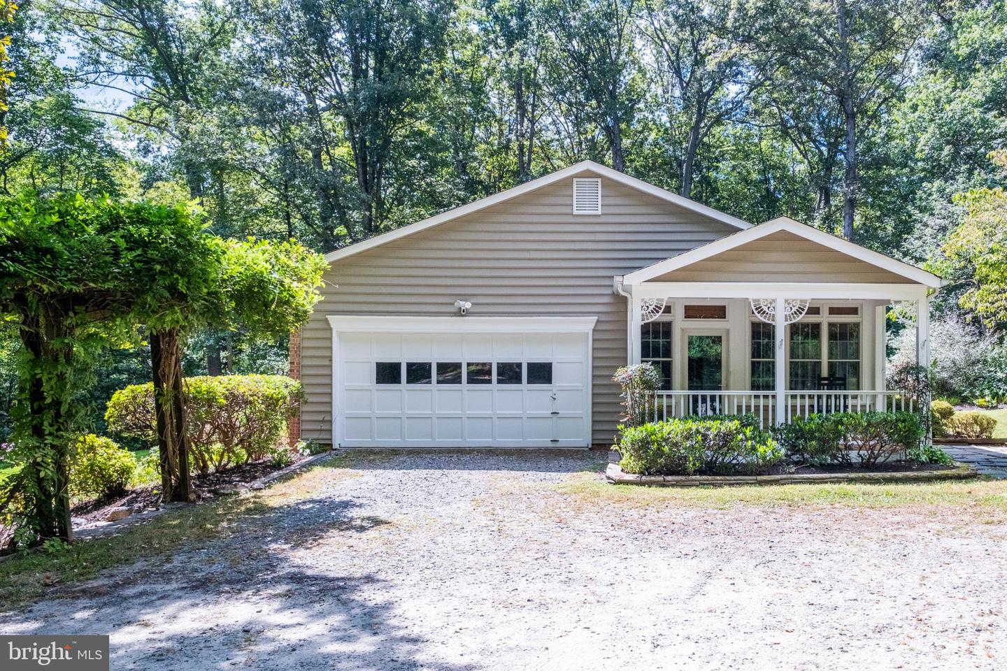 Fairfax Station, Virginia, 22039, United States, 4 Bedrooms Bedrooms, ,3 BathroomsBathrooms,Residential,Active,1936424