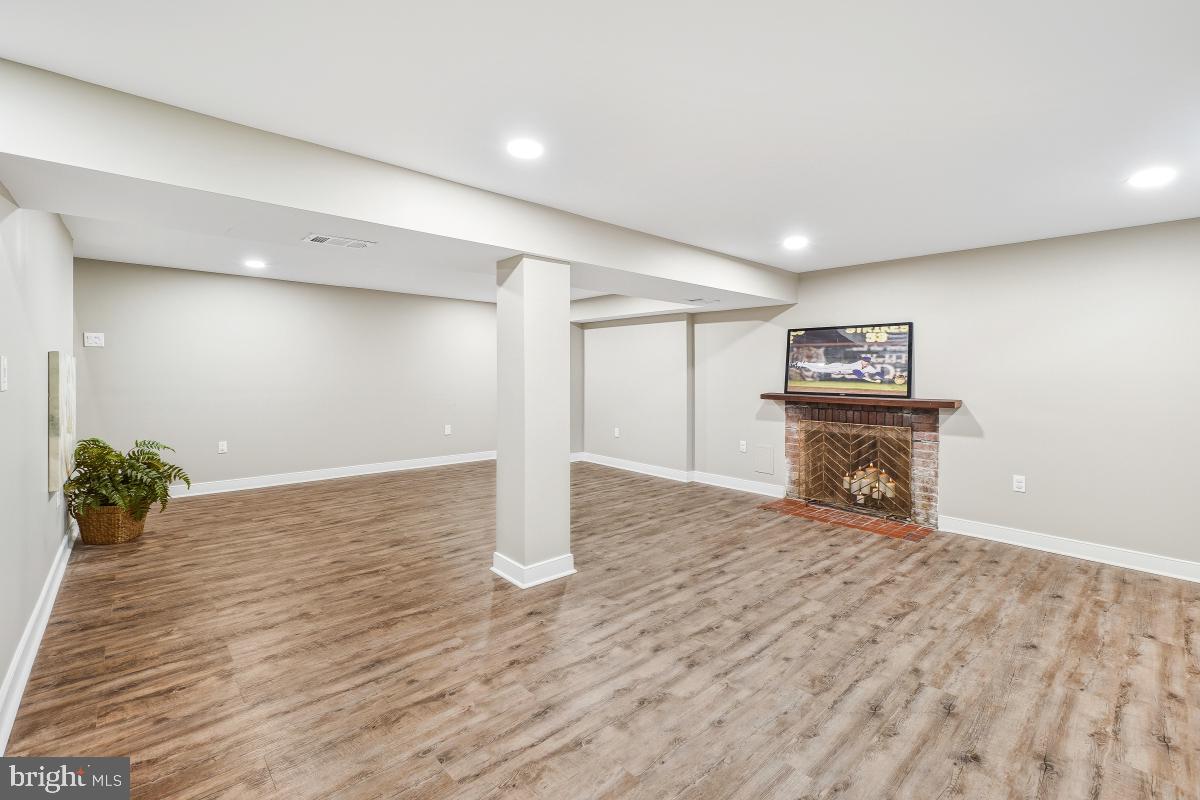 Alexandria, Virginia, 22308, United States, 3 Bedrooms Bedrooms, ,3 BathroomsBathrooms,Residential,Active,2006768