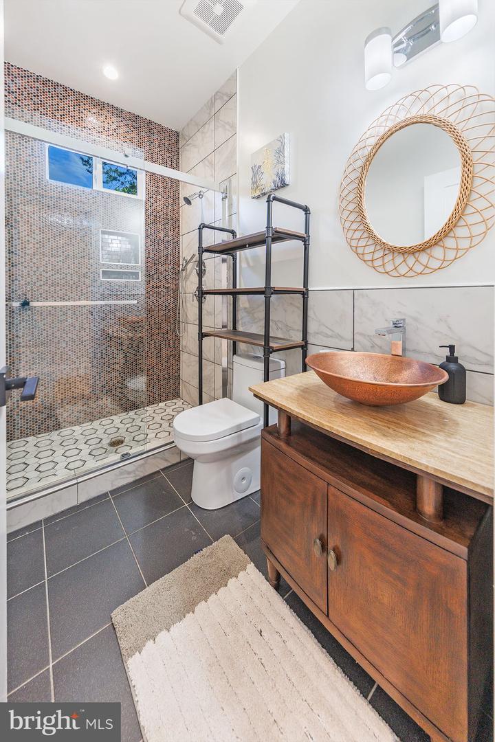 Washington, District Of Columbia, 20018, United States, 6 Bedrooms Bedrooms, ,5 BathroomsBathrooms,Residential,Active,1964489