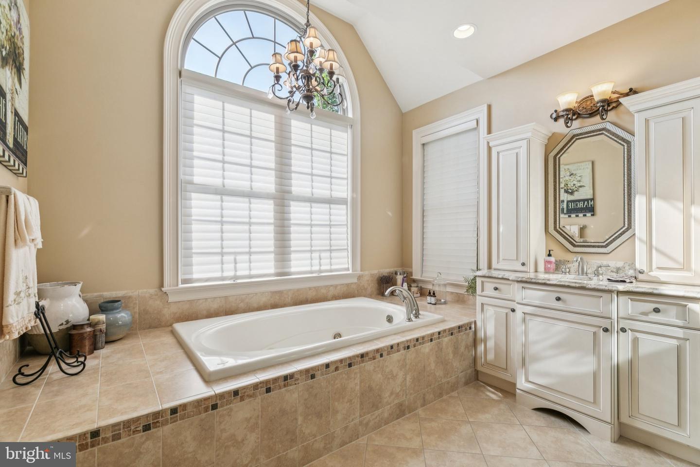 Washington Crossing, Pennsylvania, 18977, United States, 4 Bedrooms Bedrooms, ,5 BathroomsBathrooms,Residential,Contingent,1993615