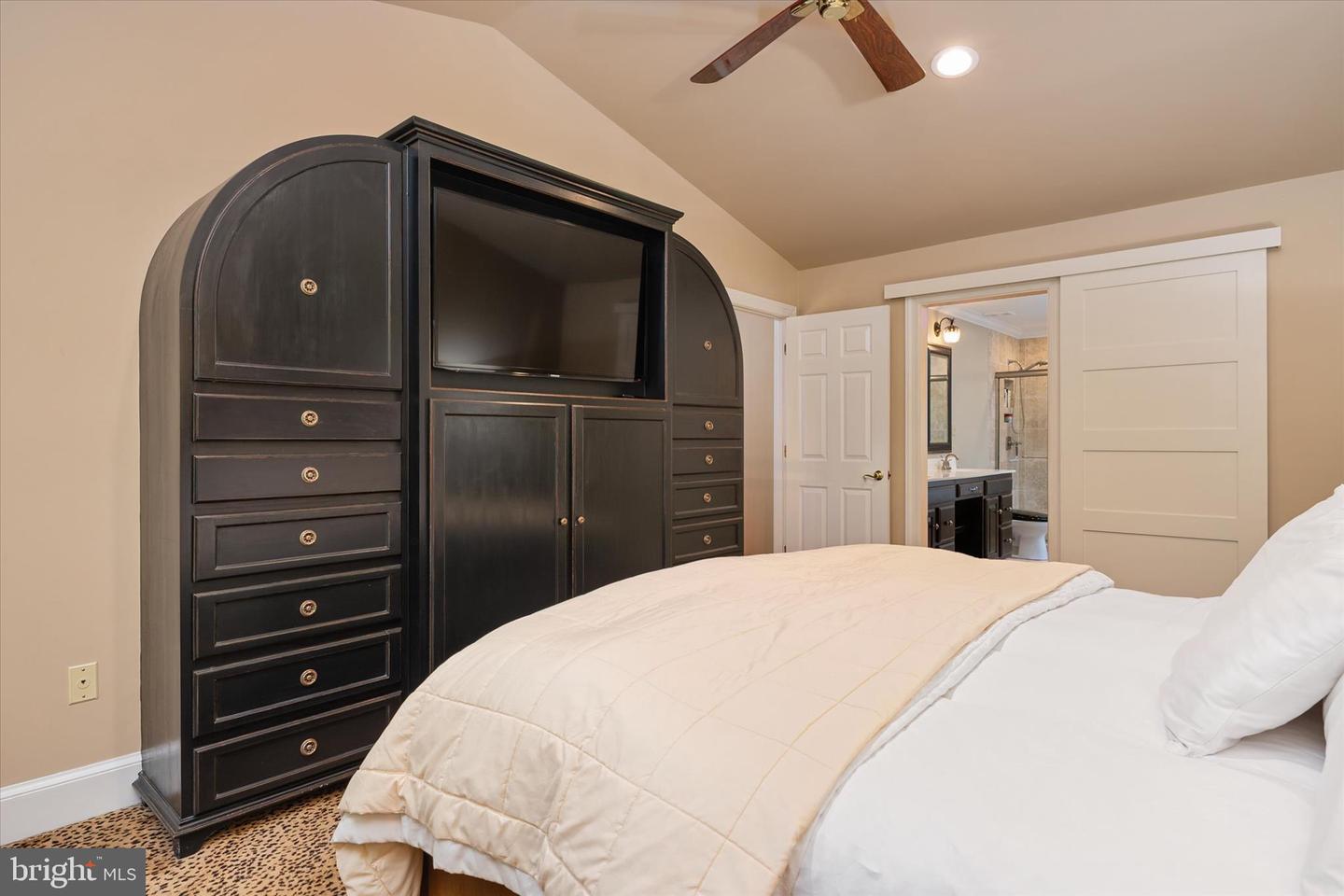 Rockville, Maryland, 20852, United States, 4 Bedrooms Bedrooms, ,4 BathroomsBathrooms,Residential,Active,2045026