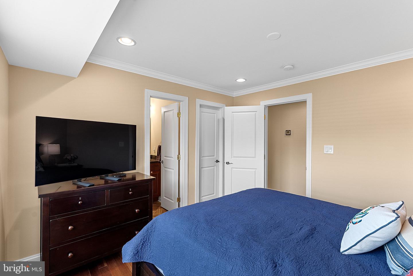 Annandale, Virginia, 22003, United States, 4 Bedrooms Bedrooms, ,4 BathroomsBathrooms,Residential,Active,2044601