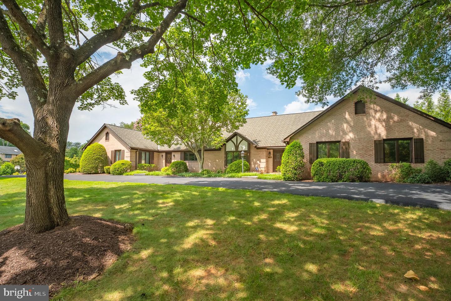 Potomac, Maryland, 20854, United States, 5 Bedrooms Bedrooms, ,6 BathroomsBathrooms,Residential,Active,1988488