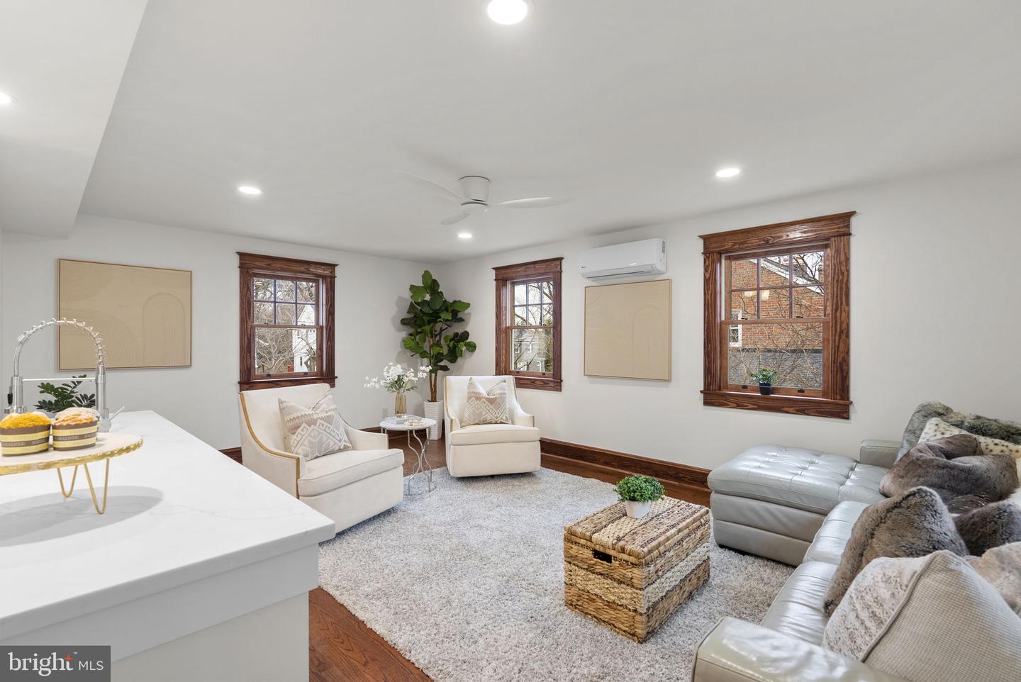 Silver Spring, Maryland, 20910, United States, 4 Bedrooms Bedrooms, ,4 BathroomsBathrooms,Residential,Active,2012220