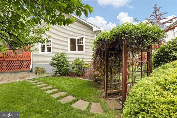 Mclean, Virginia, 22101, United States, 3 Bedrooms Bedrooms, ,3 BathroomsBathrooms,Residential,Active,1922333