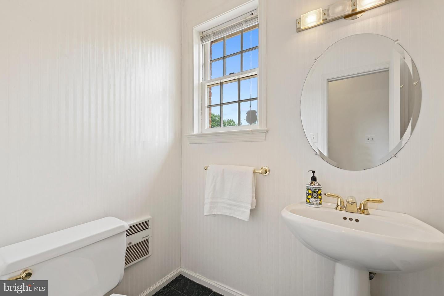 Arlington, Virginia, 22207, United States, 5 Bedrooms Bedrooms, ,4 BathroomsBathrooms,Residential,Active,1843845