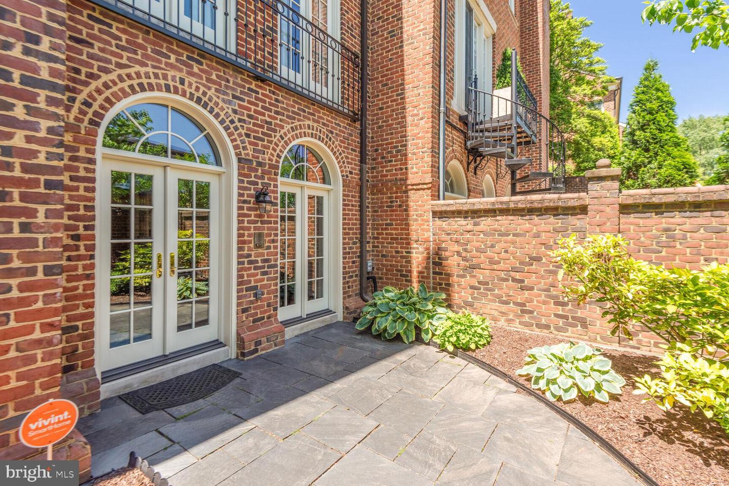 Mclean, Virginia, 22101, United States, 3 Bedrooms Bedrooms, ,6 BathroomsBathrooms,Residential,Contingent,1894225