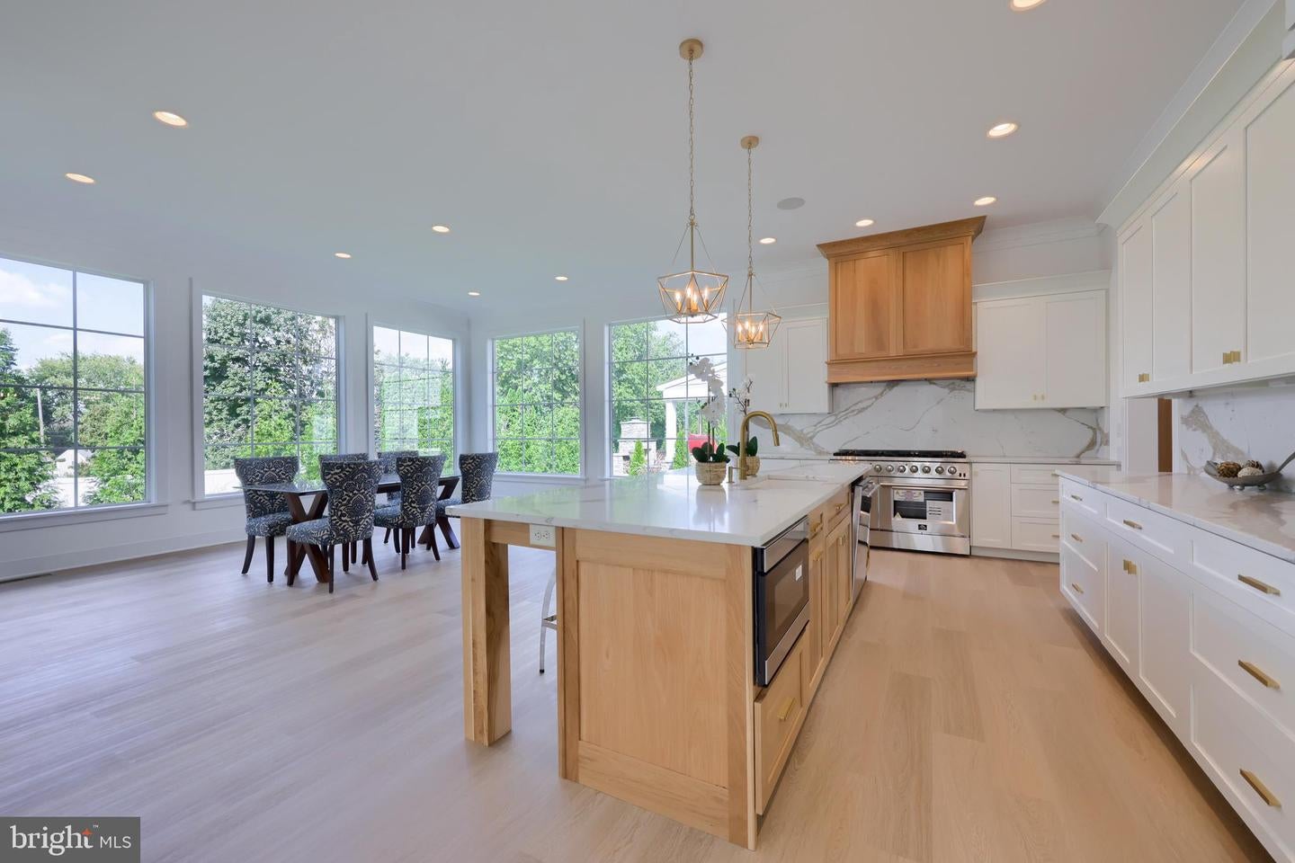 East Petersburg, Pennsylvania, 17520, United States, 4 Bedrooms Bedrooms, ,5 BathroomsBathrooms,Residential,Active,1702111