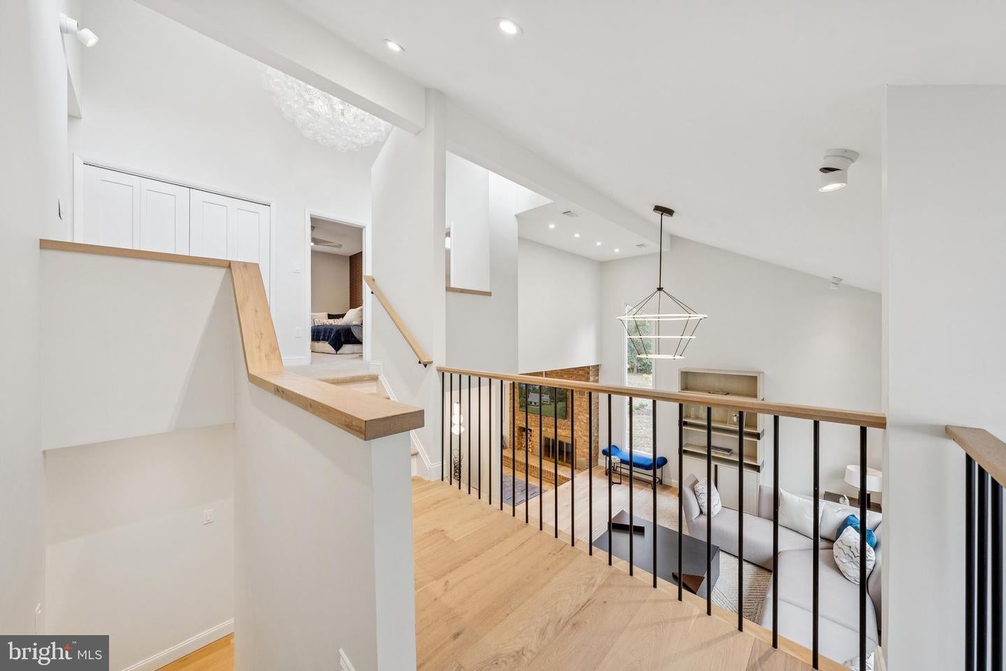 Oakton, Virginia, 22124, United States, 4 Bedrooms Bedrooms, ,4 BathroomsBathrooms,Residential,Active,1971783