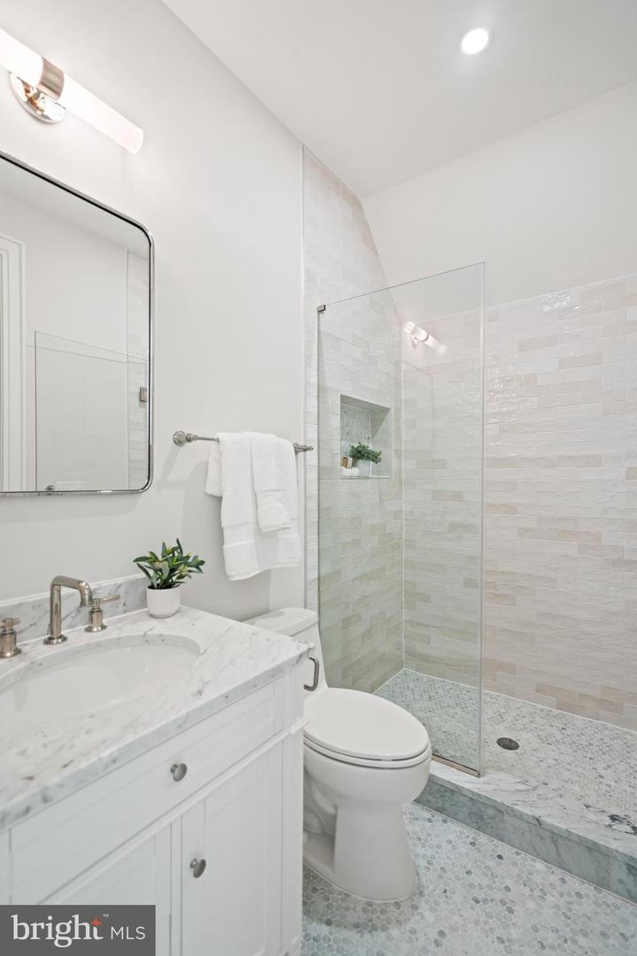 Washington, District Of Columbia, 20016, United States, 6 Bedrooms Bedrooms, ,8 BathroomsBathrooms,Residential,Active,1934802