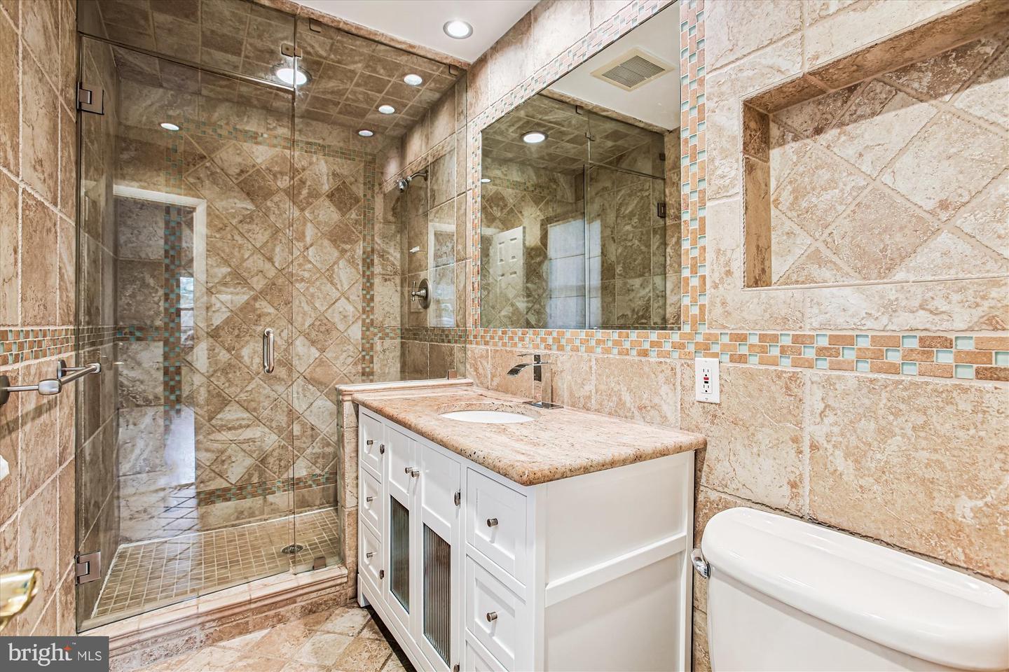 Arlington, Virginia, 22202, United States, 5 Bedrooms Bedrooms, ,3 BathroomsBathrooms,Residential,Active,1926909