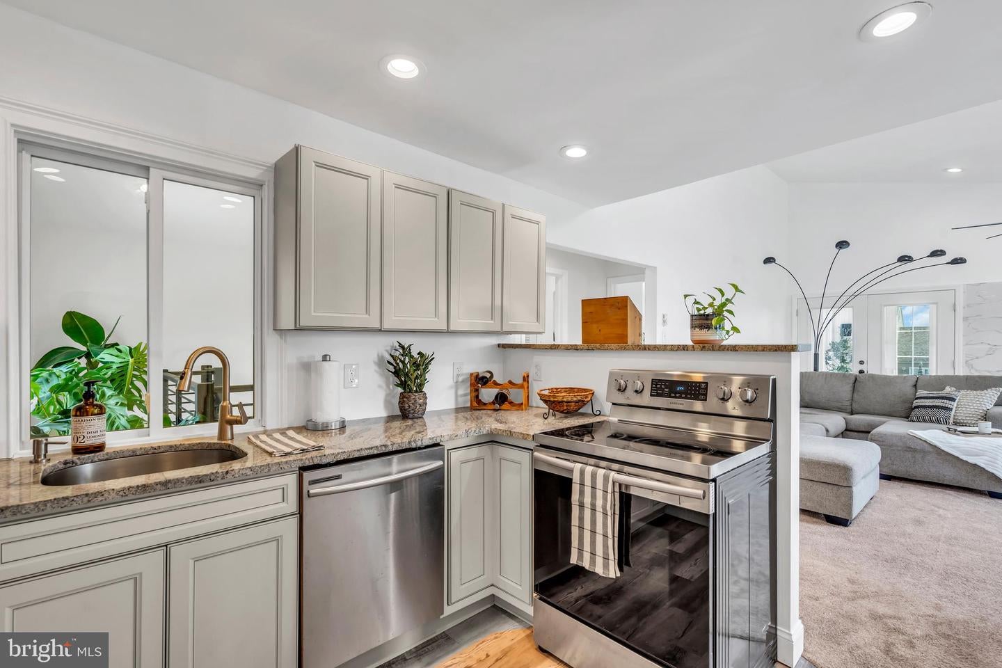 Manahawkin, New Jersey, 08050, United States, 4 Bedrooms Bedrooms, ,2 BathroomsBathrooms,Residential,Active,1919073