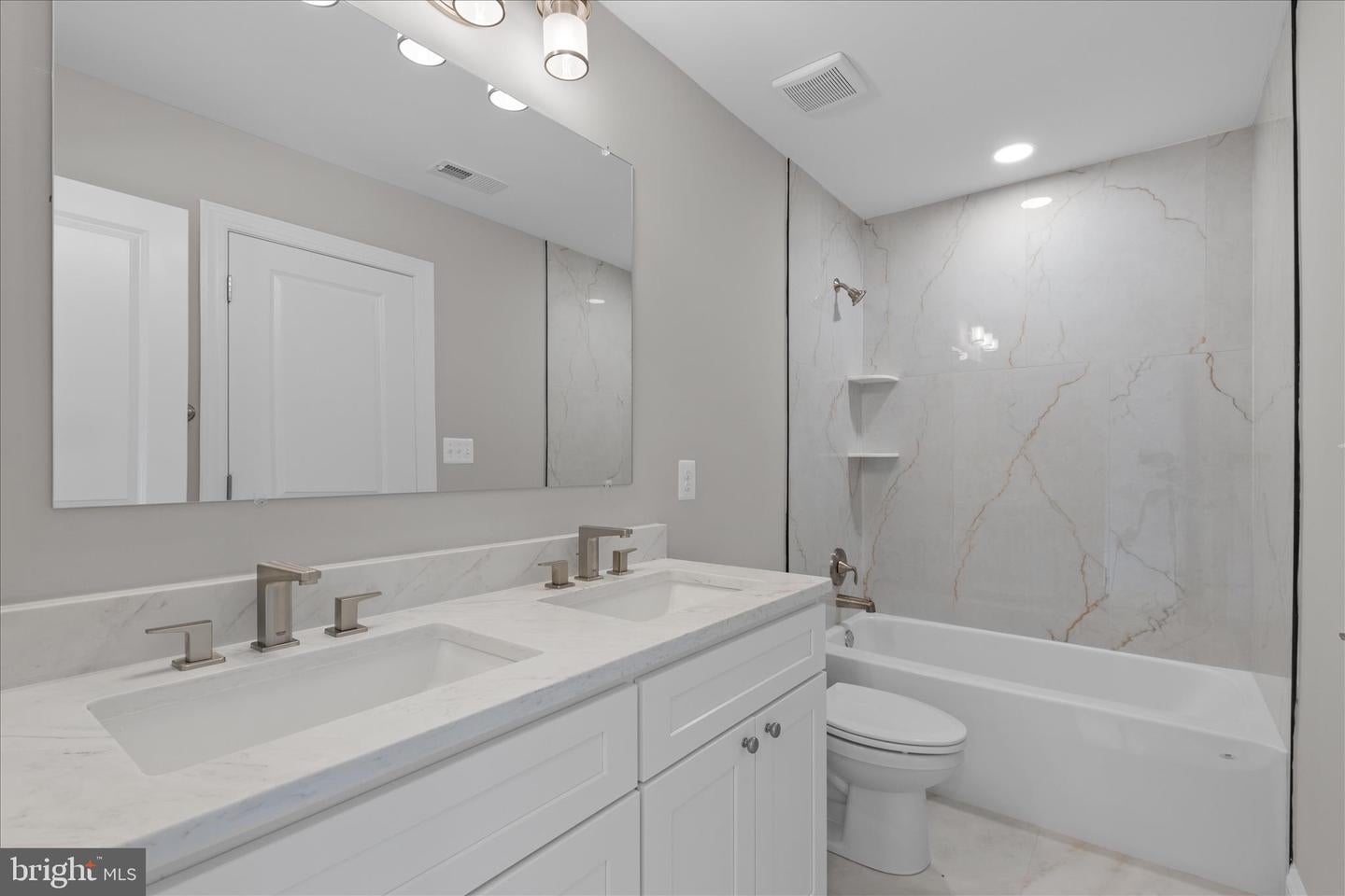 Fort Washington, Maryland, 20744, United States, 5 Bedrooms Bedrooms, ,4 BathroomsBathrooms,Residential,Active,1987253