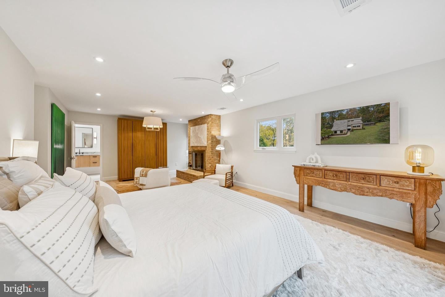 Oakton, Virginia, 22124, United States, 4 Bedrooms Bedrooms, ,4 BathroomsBathrooms,Residential,Active,1971783