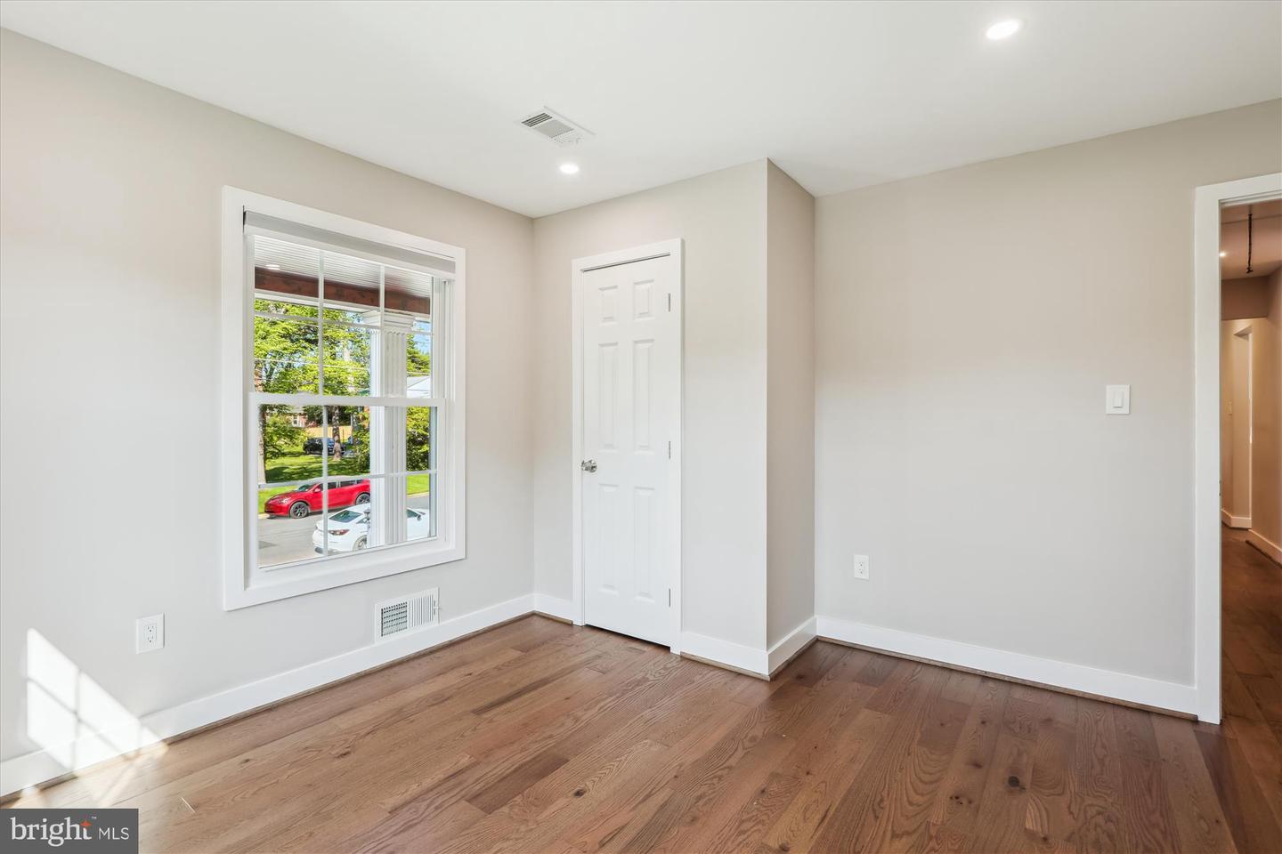 Vienna, Virginia, 22180, United States, 6 Bedrooms Bedrooms, ,4 BathroomsBathrooms,Residential,Active,1899895
