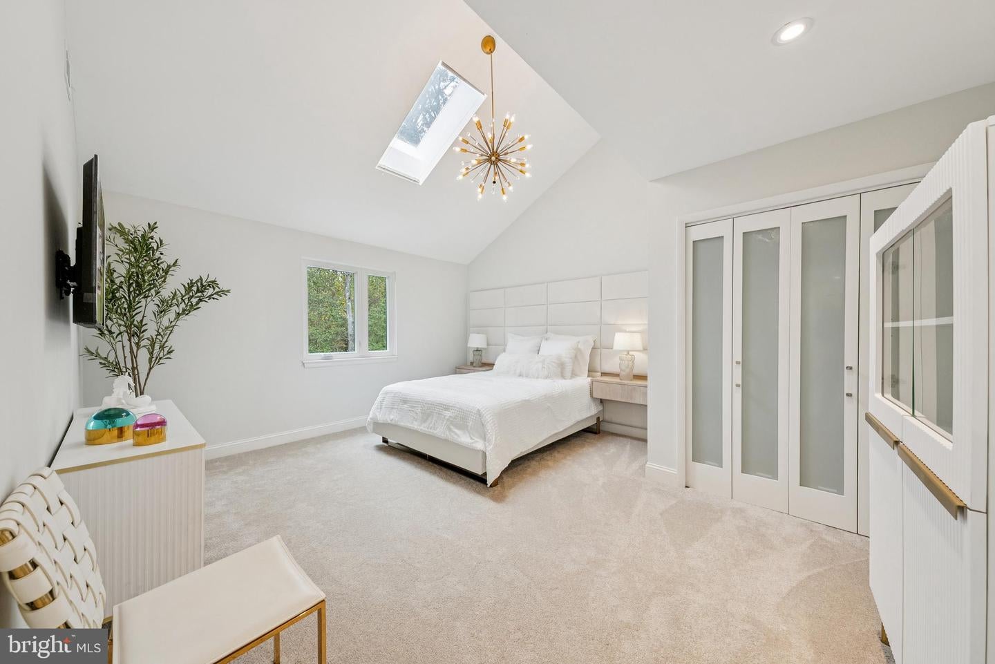 Oakton, Virginia, 22124, United States, 4 Bedrooms Bedrooms, ,4 BathroomsBathrooms,Residential,Active,1971783