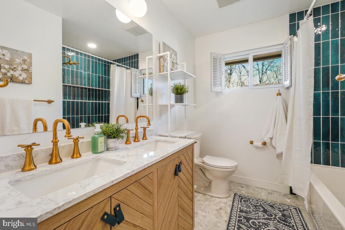 Alexandria, Virginia, 22308, United States, 3 Bedrooms Bedrooms, ,3 BathroomsBathrooms,Residential,Active,2006768