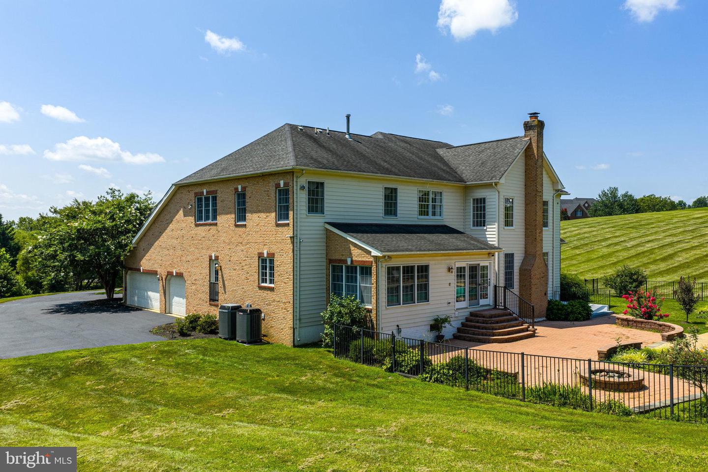 Leesburg, Virginia, 20175, United States, 4 Bedrooms Bedrooms, ,5 BathroomsBathrooms,Residential,Active,1894598