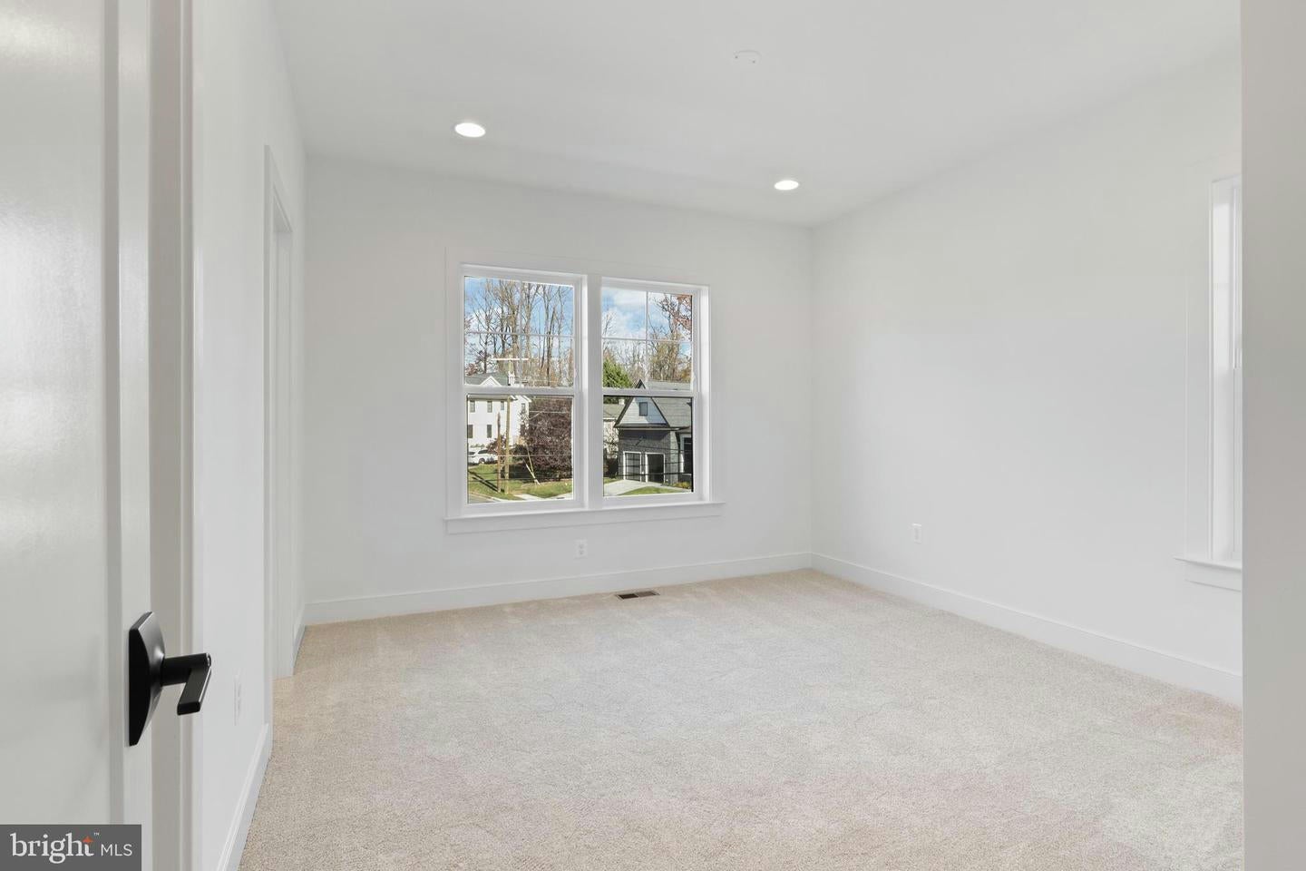 Falls Church, Virginia, 22046, United States, 4 Bedrooms Bedrooms, ,5 BathroomsBathrooms,Residential,Contingent,1702402