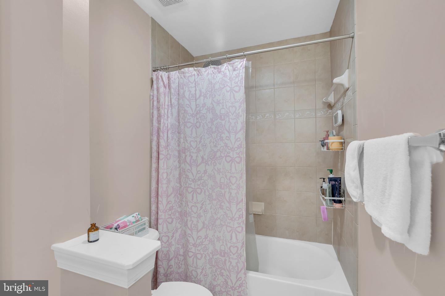 Manassas, Virginia, 20112, United States, 6 Bedrooms Bedrooms, ,5 BathroomsBathrooms,Residential,Active,2052030