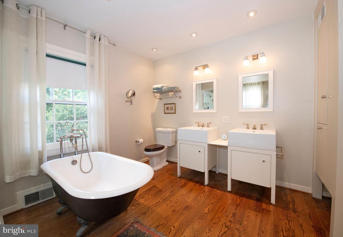 Philadelphia, Pennsylvania, 19118, United States, 2 Bedrooms Bedrooms, ,2 BathroomsBathrooms,Residential,Pending,1904167