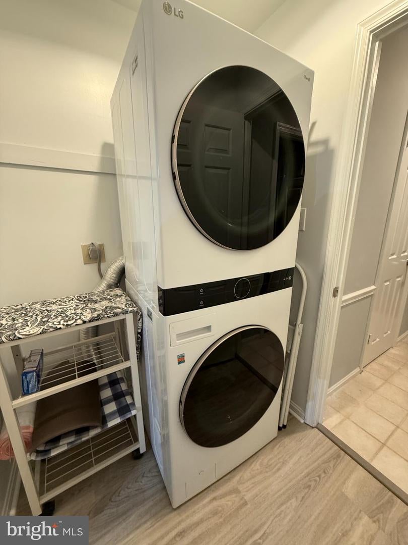 Herndon, Virginia, 20171, United States, 5 Bedrooms Bedrooms, ,3 BathroomsBathrooms,Residential,Active,1961930