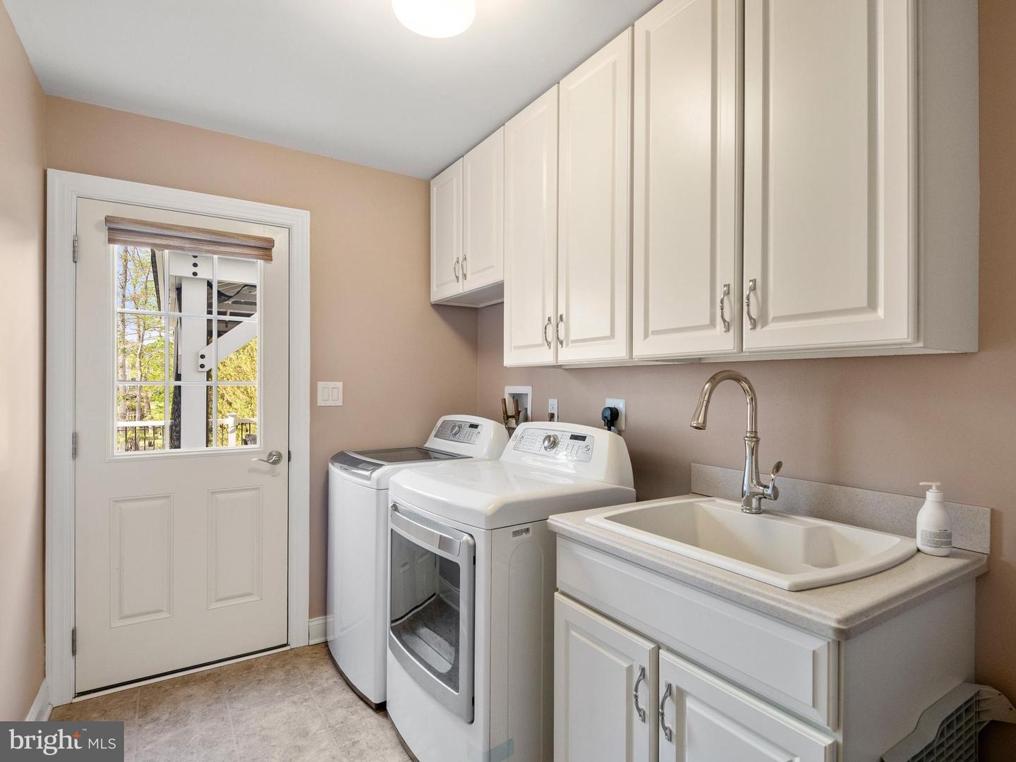 Newtown Square, Pennsylvania, 19073, United States, 4 Bedrooms Bedrooms, ,4 BathroomsBathrooms,Residential,Active,2042221