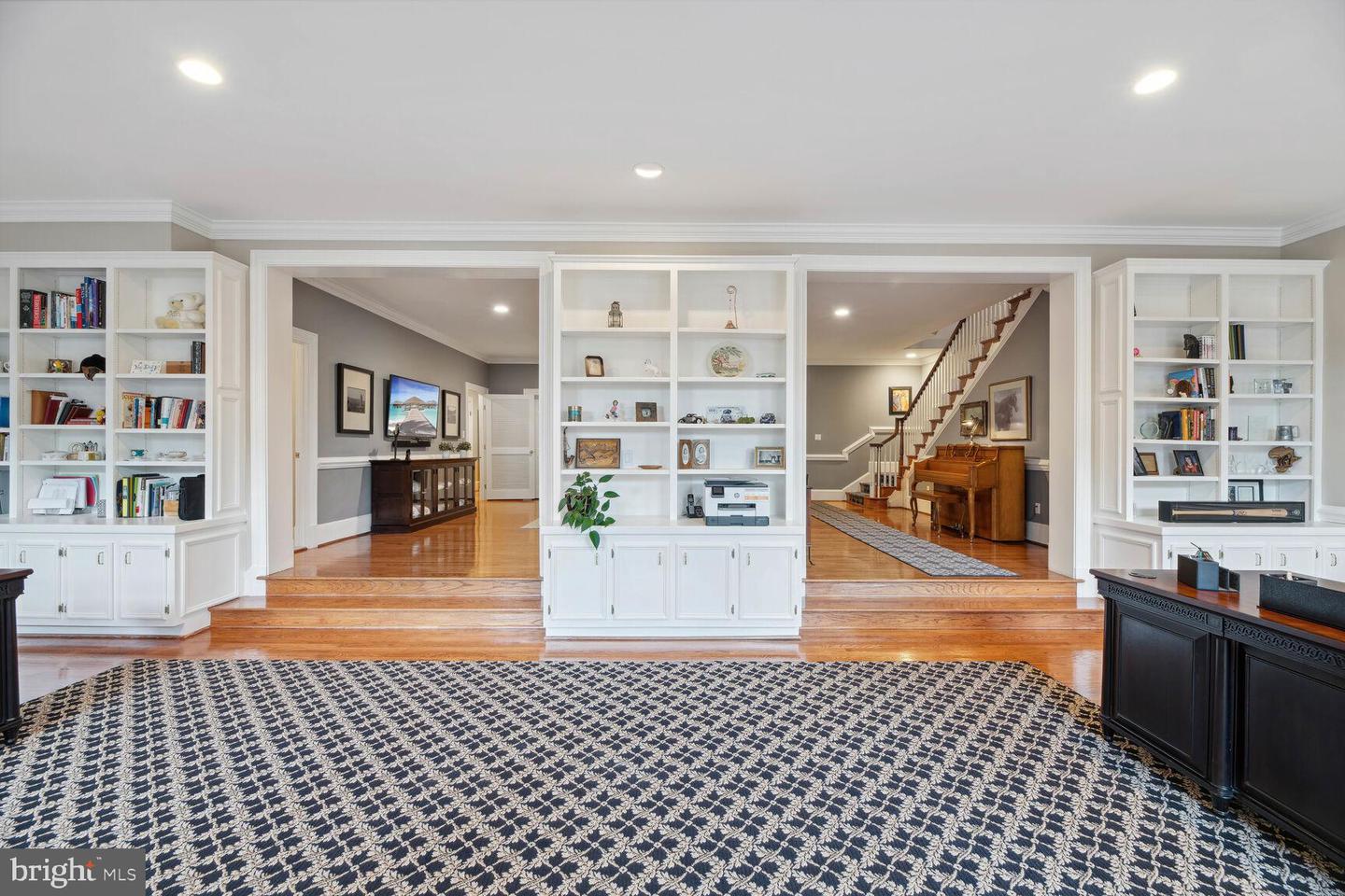 Mclean, Virginia, 22101, United States, 3 Bedrooms Bedrooms, ,6 BathroomsBathrooms,Residential,Contingent,1894225