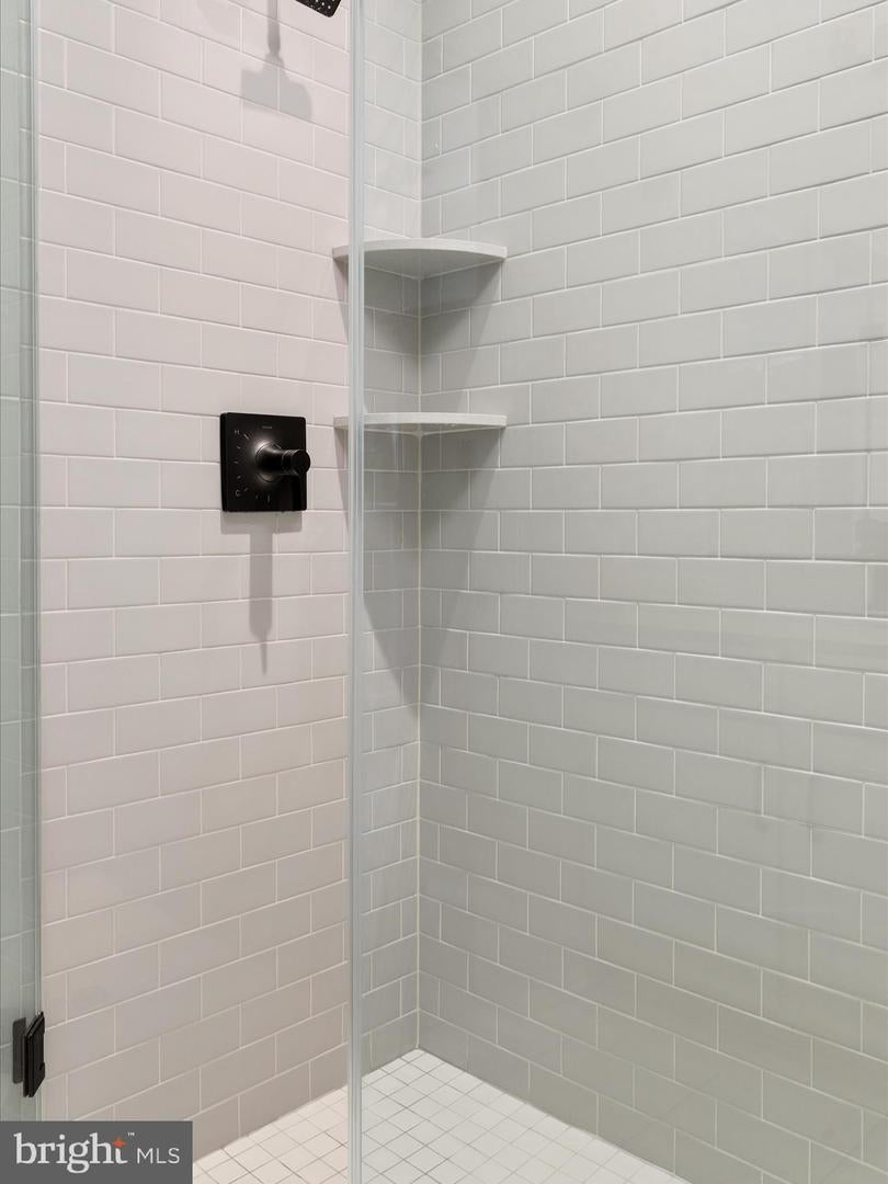 Oakton, Virginia, 22124, United States, 6 Bedrooms Bedrooms, ,6 BathroomsBathrooms,Residential,Active,1960120