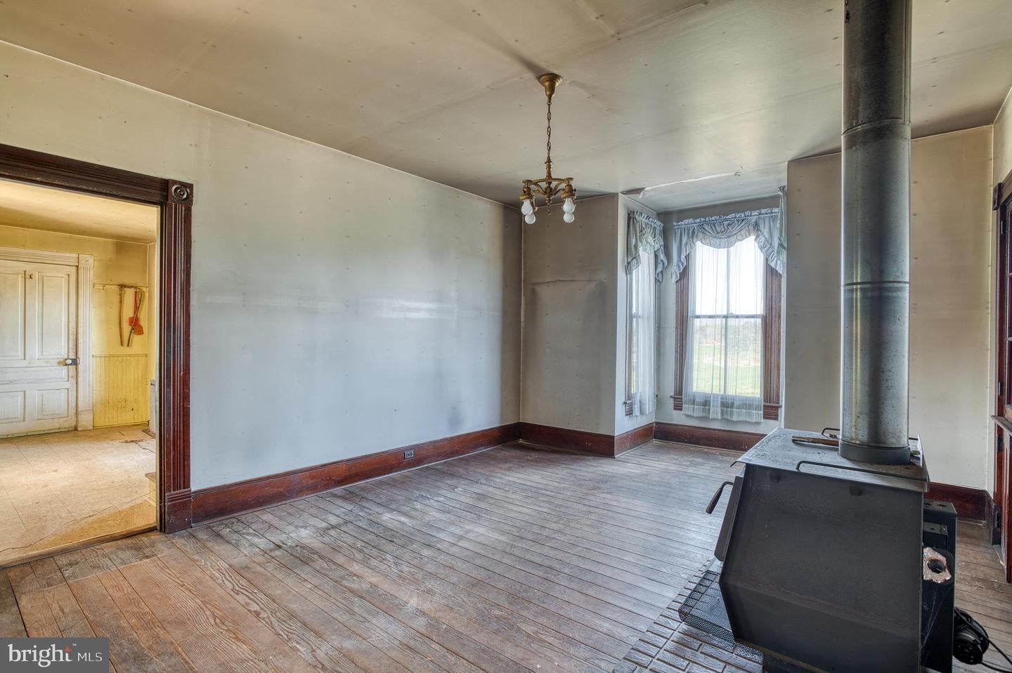 Culpeper, Virginia, 22701, United States, 4 Bedrooms Bedrooms, ,1 BathroomBathrooms,Residential,Active,1799358