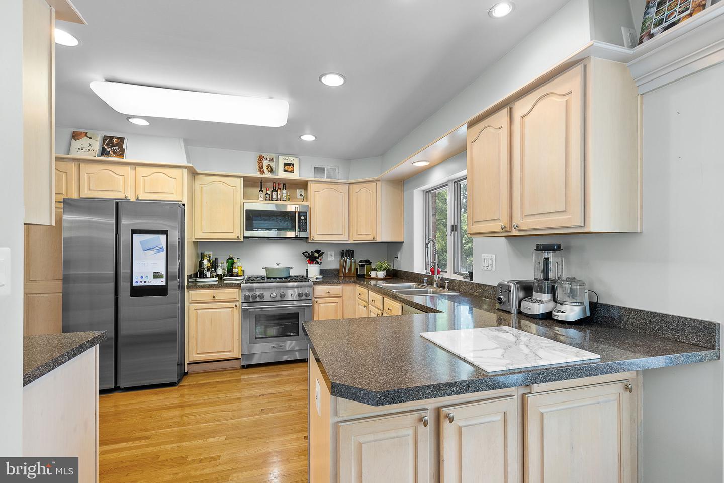 Falls Church, Virginia, 22041, United States, ,3 BathroomsBathrooms,Residential,Active,1843858