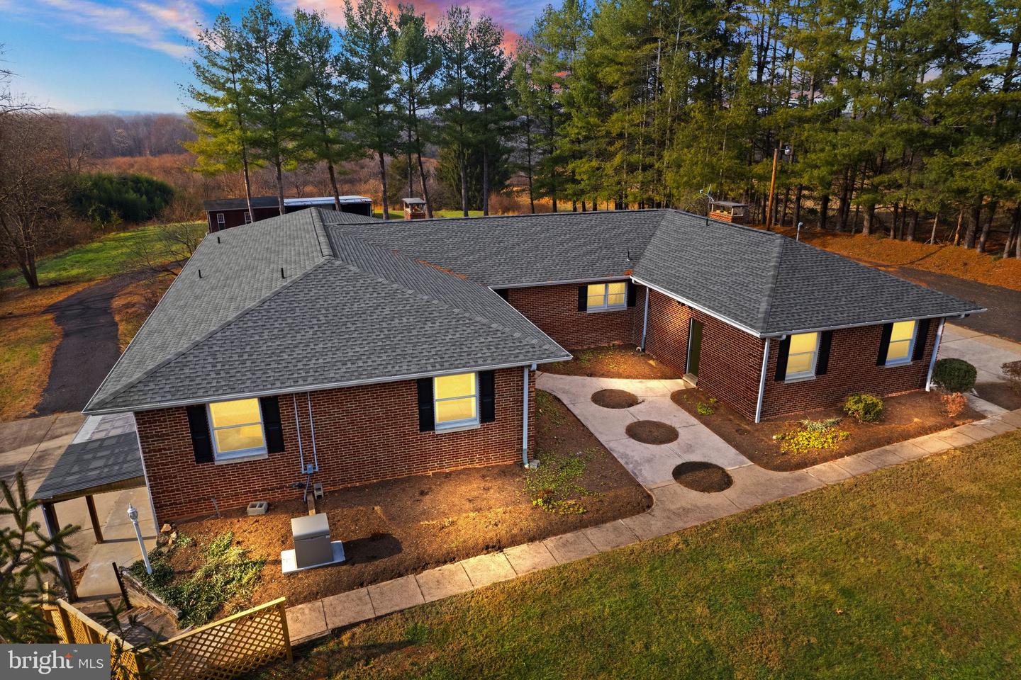 Amissville, Virginia, 20106, United States, 7 Bedrooms Bedrooms, ,4 BathroomsBathrooms,Residential,Active,2035089