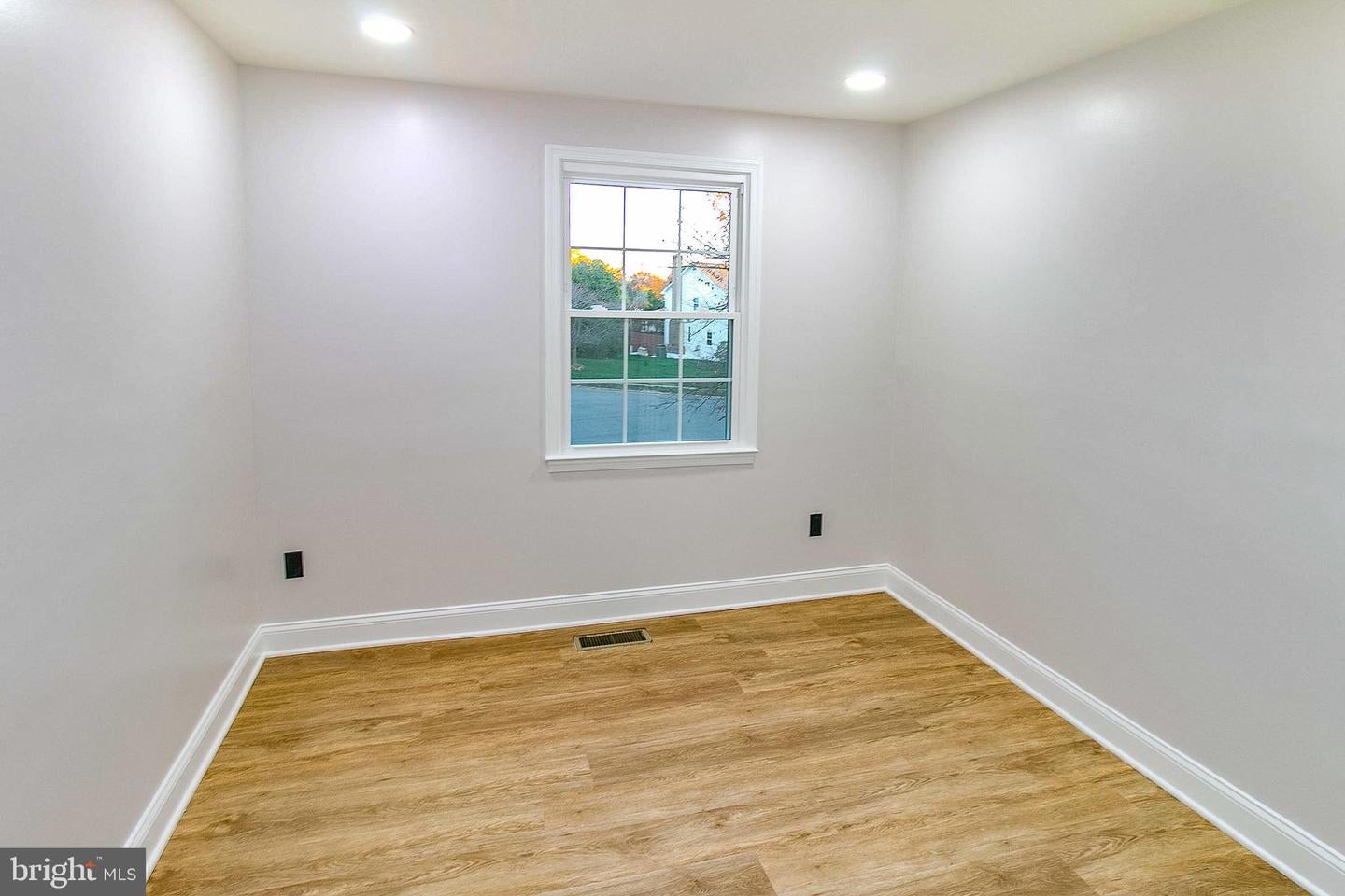 Ashburn, Virginia, 20147, United States, 5 Bedrooms Bedrooms, ,4 BathroomsBathrooms,Residential,Active,1988483